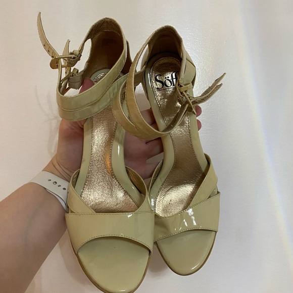 Cream block heels - Picture 3 of 7